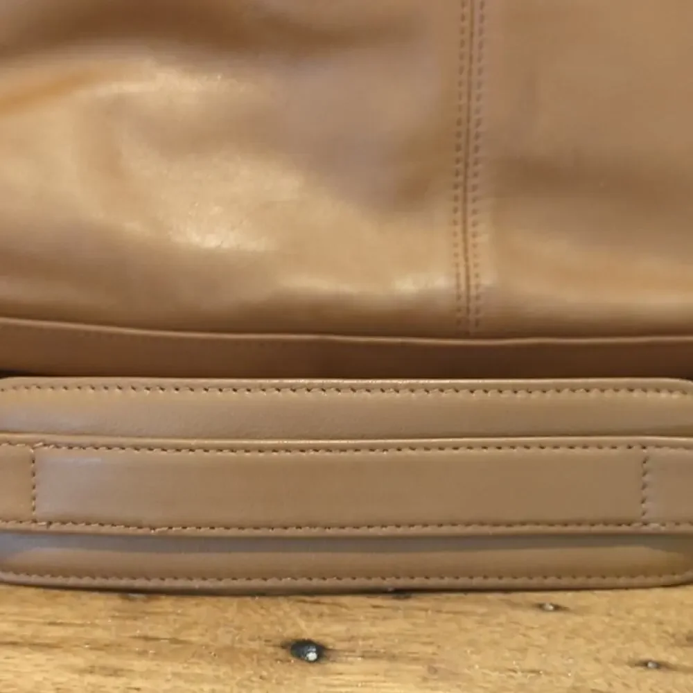 Levenger Business Vintage Tan Leather Briefcase with Crossbody Strap
